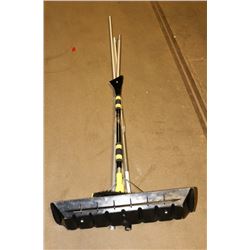 SNOW SHOVEL FOR ROOF