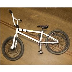 POLICE SEIZURE! WHITE YOUTH BIKE.