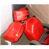 Image 1 : BUNDLE OF 5 GAS CANS