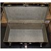 Image 2 : STEAMER TRUNK 30 X 16 X 12