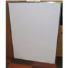 Image 1 : WHITEBOARD AND CORKBOARD.