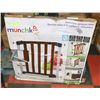 Image 1 : MUNCHKIN AUTO CLOSE CHILD SAFETY GATE
