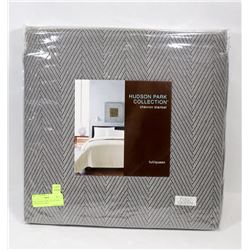 NEW HUDSON PARK COLLECTION CHEVRON BLANKET