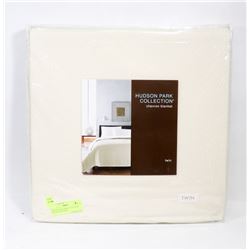 NEW HUDSON PARK COLLECTION CHEVRON BLANKET