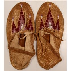 Native American Moccasins / 1 pair.  109602