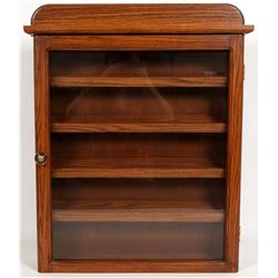Curio Case /  Vintage Item.  109617