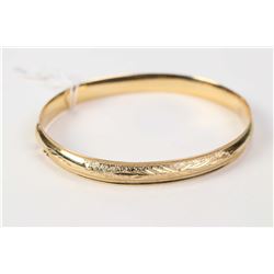Ladies 14kt yellow gold hinged bracelet. Retail replacement value $885.00
