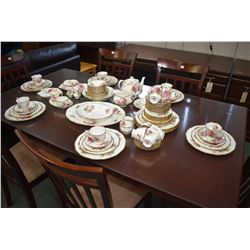 Selection of Royal Albert "American Beauty" china dinnerware including ten dinner plates, thirteen s