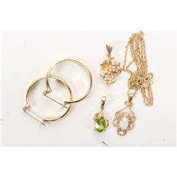 Selection of gold jewellery including 14kt yellow gold chain and opal pendant, 10kt gold nugget pend