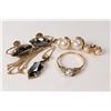 Image 1 : Selection of vintage gold jewellery including a pair of 9ct yellow gold and hematite screw back earr
