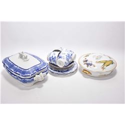 Tray lot of china collectible including Royal Worcester Evesham casserole dish, a Royal Worcester do