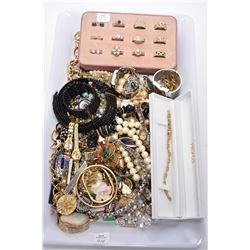 Tray lot of vintage and collectible costume jewellery including rings, genuine opal and sterling sil