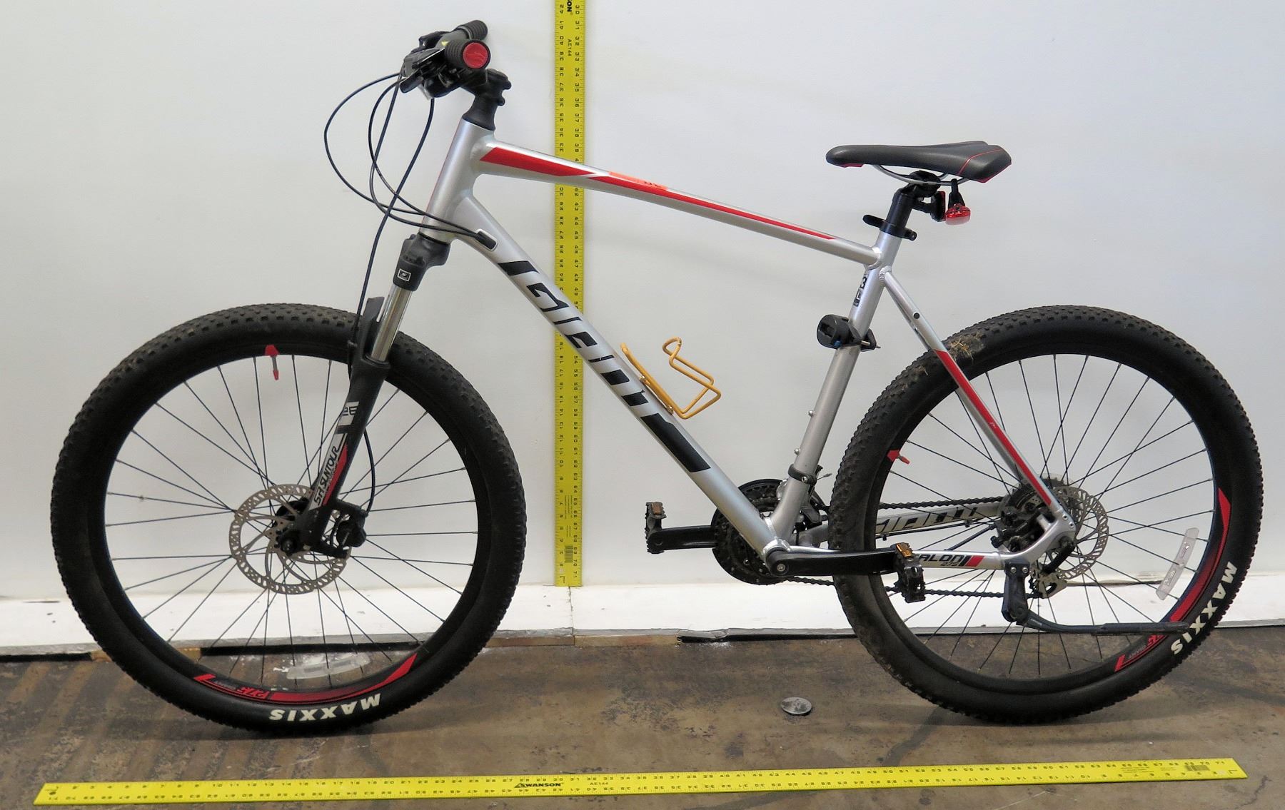 Giant Talon XCT 275 Shimano Gears Silver Mountain Bike Giant Talon XCT 275 Shimano Gears Silver Mountain Bike