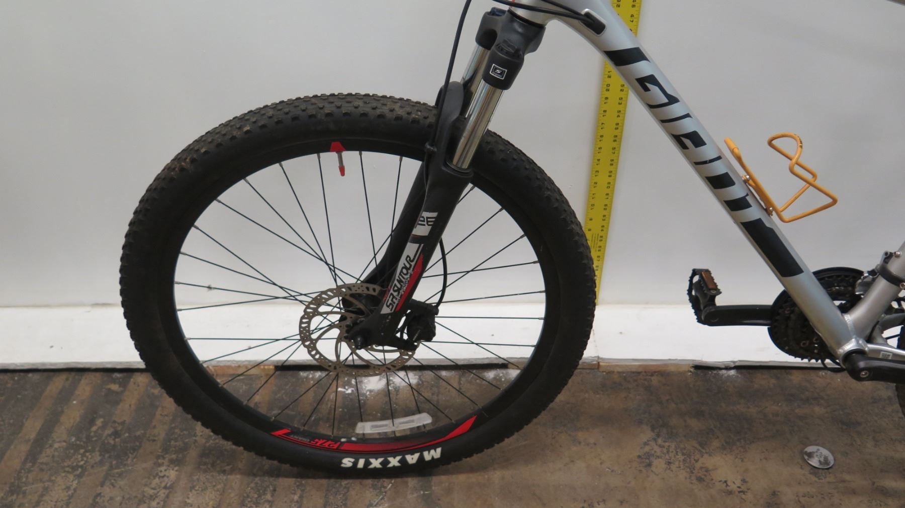 Giant Talon XCT 275 Shimano Gears Silver Mountain Bike Giant Talon XCT 275 Shimano Gears Silver Mountain Bike