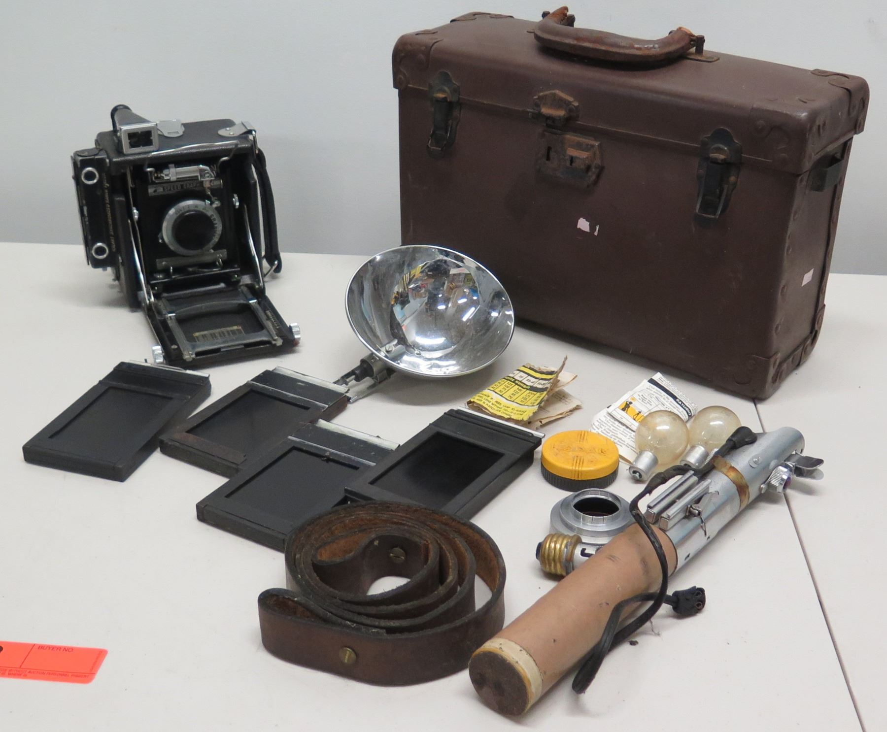 Speed Graphic Graflex Vintage Camera w/ Case, Flash & Accessories ...