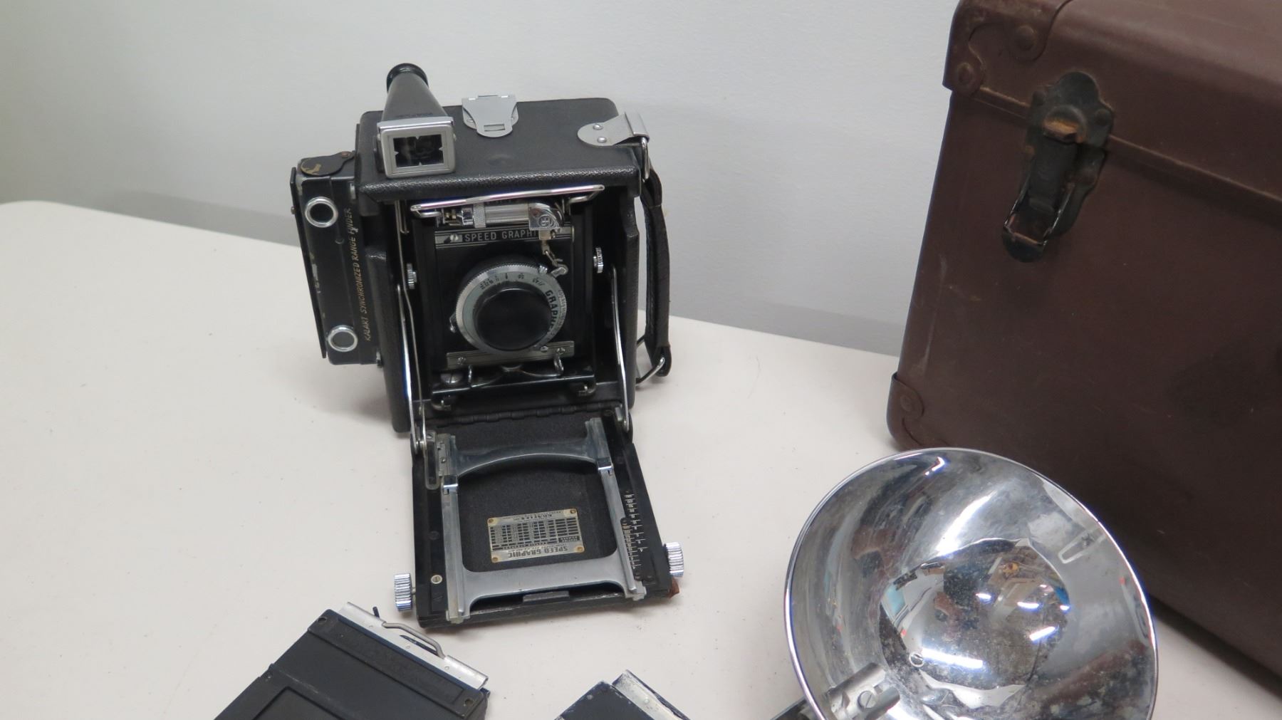Speed Graphic Graflex Vintage Camera w/ Case, Flash & Accessories ...