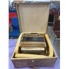 Image 2 : HELIGON BASSES BUTTON ACCORDION (17" X 16.5" X 9")