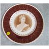 Image 2 : 3 ROYALTY ITEMS (2 TINS, 1 PLATE)