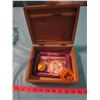 Image 1 : WOODEN BOX OF ASSORTED BUTTONS AND 2 CARNATION TIP TRAYS