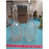 Image 5 : TWO DECANTERS, LAMP AND SIFTER