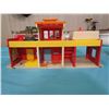 Image 2 : THREE ASSORTED FISHER PRICE BUILDINGS (SOME DAMAGE)