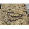 Image 1 : LOT OF 3 PITCH FORKS