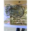 Image 2 : LOT OF 12 PIECES OF ASSORTED BRASS
