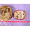 Image 2 : LOT OF 3 ROYALTY PIECES (2 TINS, 1 METAL PICTURE)