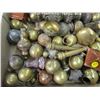 Image 5 : LOT OF ANTIQUE BED KNOBS ETC
