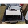 Image 2 : UNDERWOOD 450 TYPEWRITER (WITH CASE)