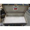 Image 4 : CHRISTIE STEAMER TRUNK WITH TRAY (36 X 19.5 X 21)