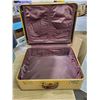 Image 2 : 2 VINTAGE SUITCASES