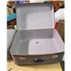 Image 2 : 2 VINTAGE SUITCASES (BLUE)