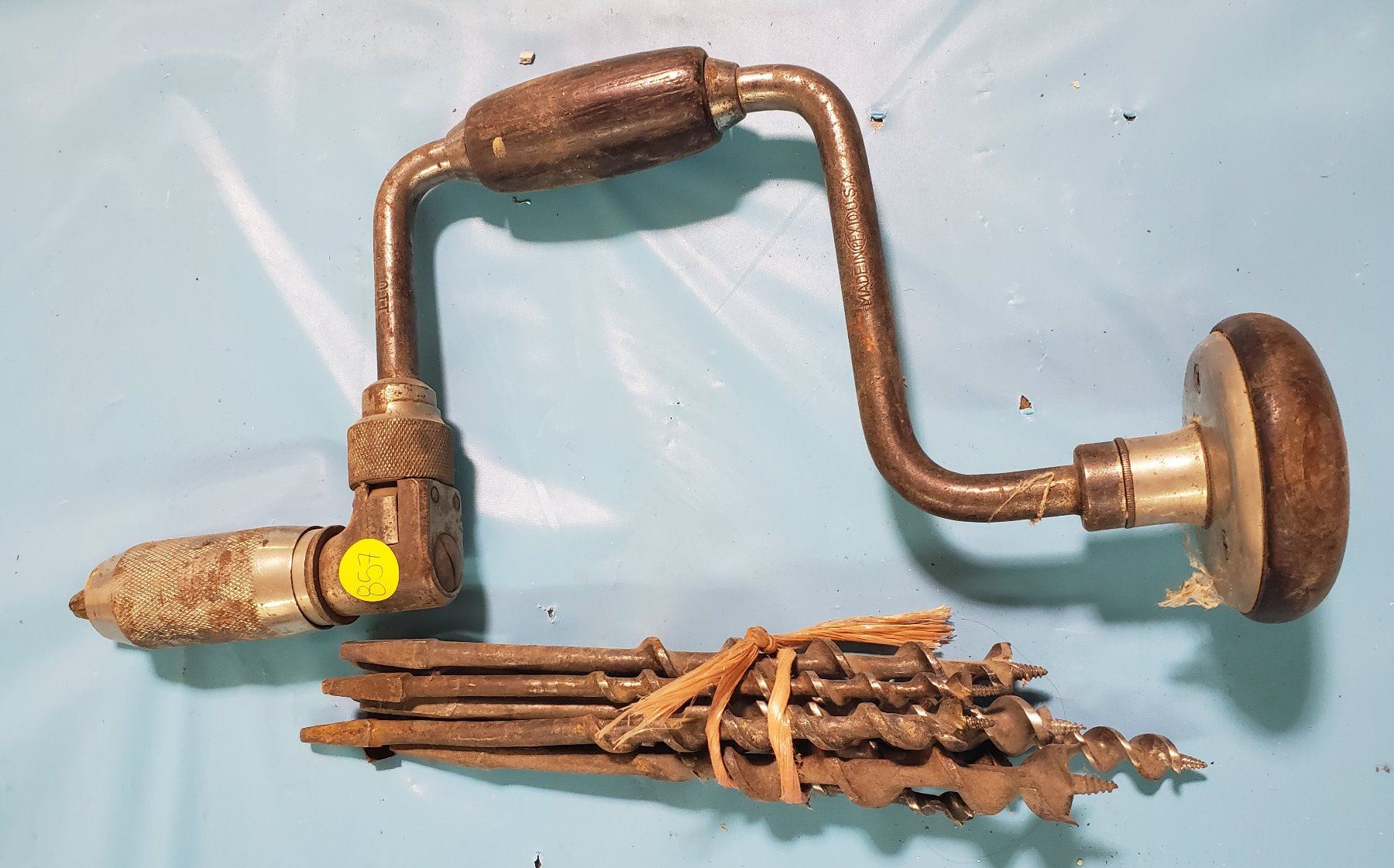 VINTAGE HAND DRILL WITH BITS)
