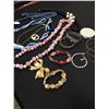 Image 5 : Lot of Vintage Costume Jewelry