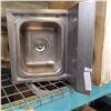 Image 2 : 2 STAINLESS SINKS