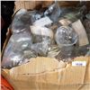 Image 2 : 3 BOXES OF PLASTIC CONTAINERS