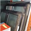 Image 2 : 4 EXTERIOR WINDOWS 28"X16.5",34"X16.5", 34"X22.5", 37"X28"