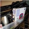 Image 3 : BOX OF KITCHEN APPLIANCES