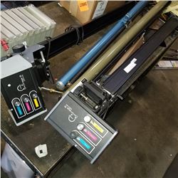 2 PHOTO ENLARGERS AND 2 PROJECTOR SCREENS