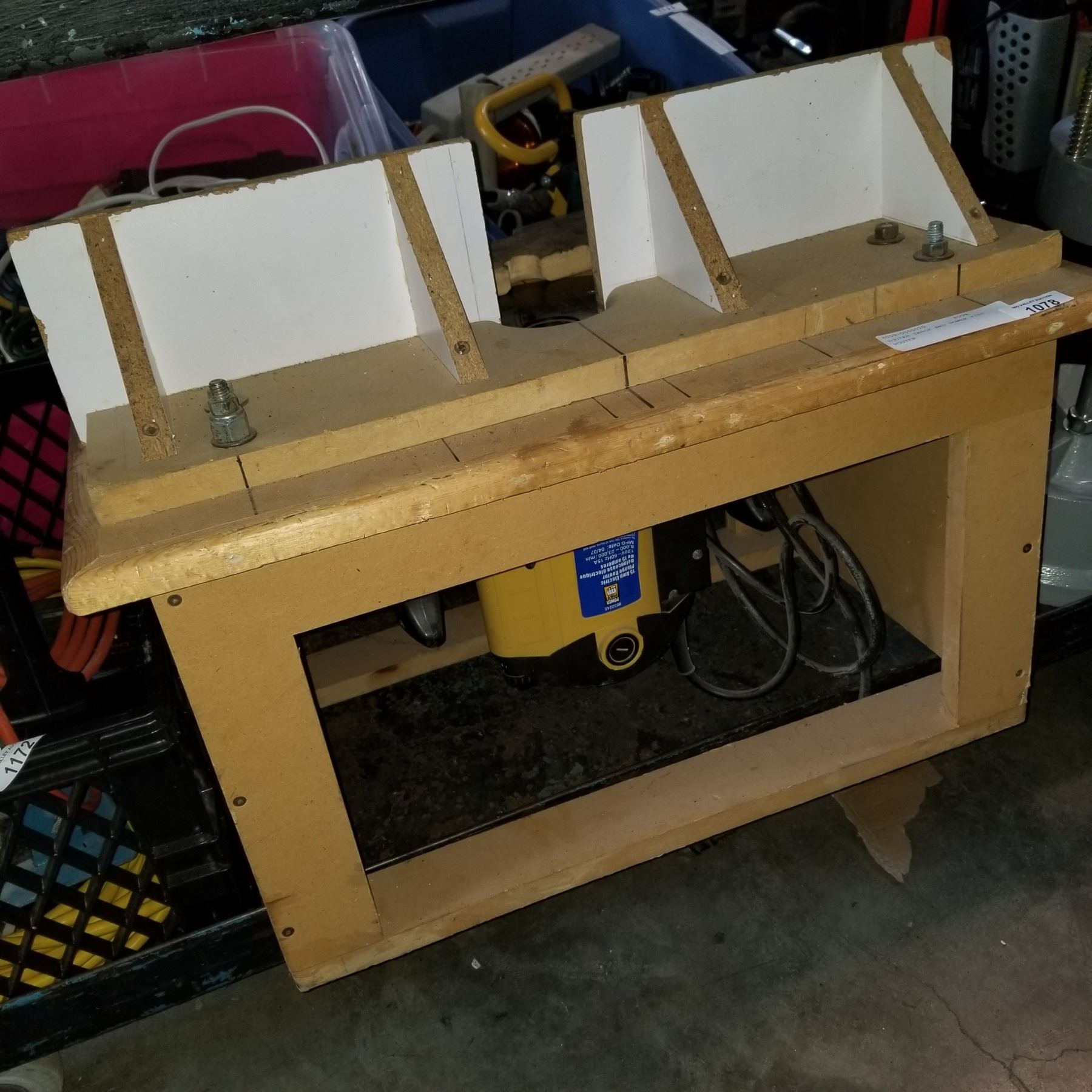 ROUTER TABLE AND POWER FIST ROUTER