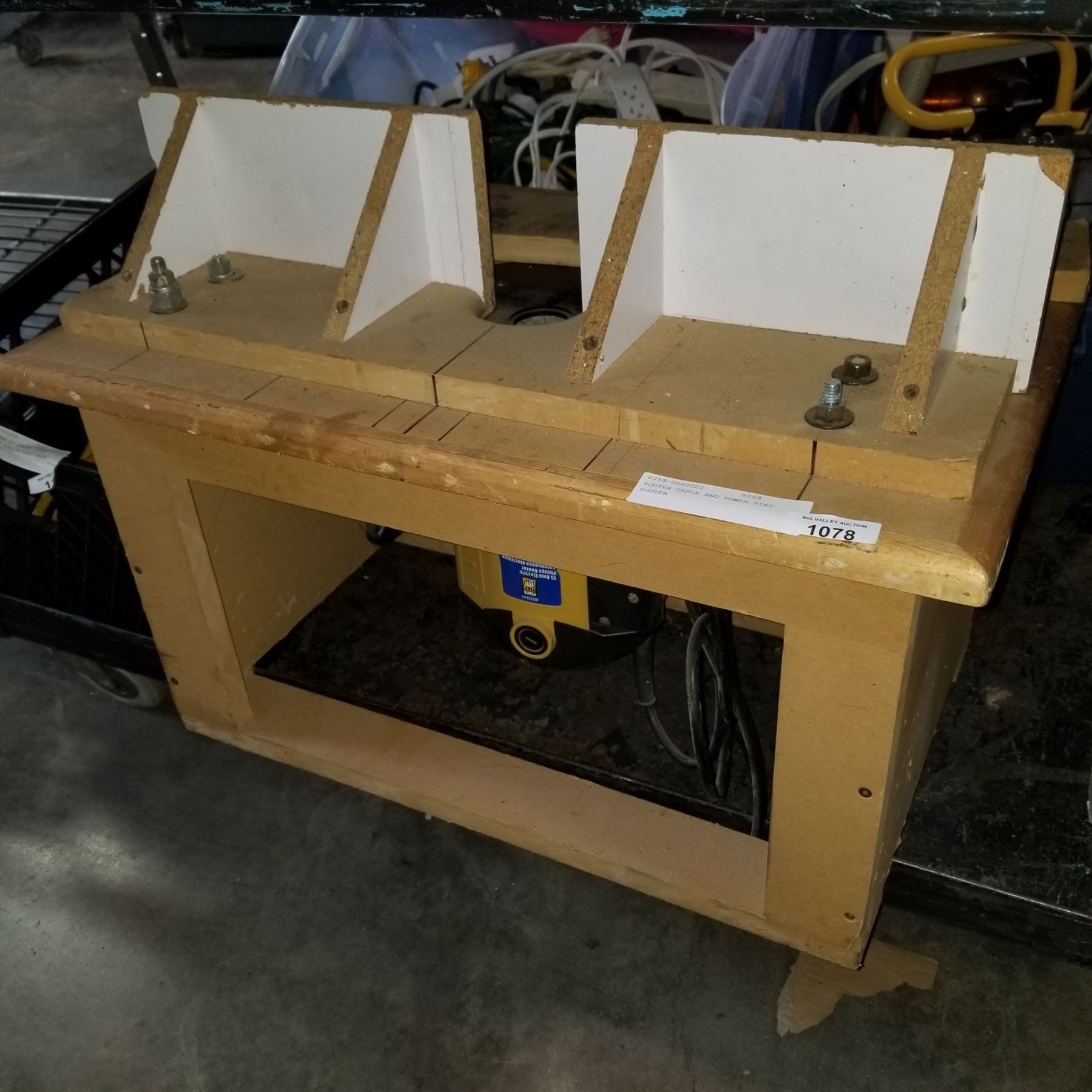 ROUTER TABLE AND POWER FIST ROUTER