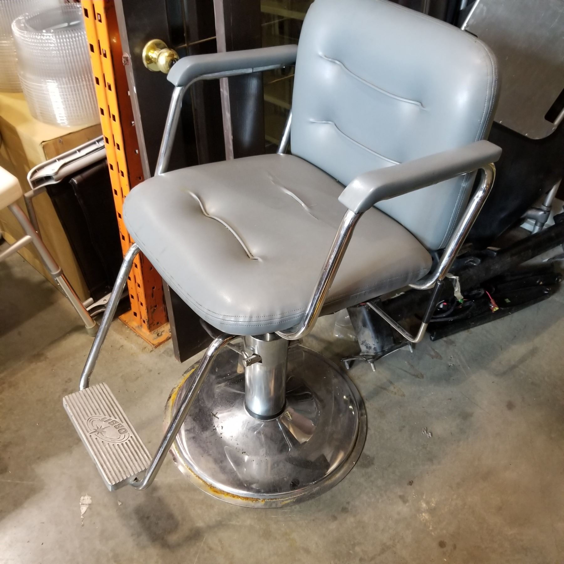 GREY ORBIT SWIVEL CHAIR - Big Valley Auction