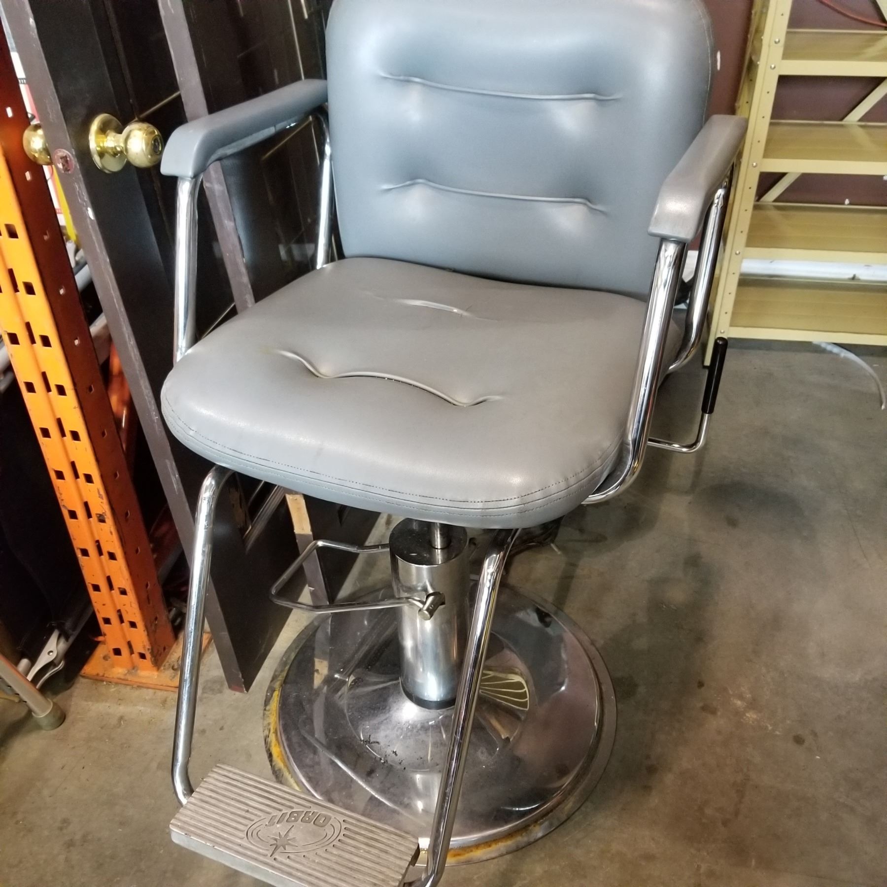 GREY ORBIT SWIVEL CHAIR - Big Valley Auction