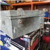 Image 1 : METAL TOOL BOX