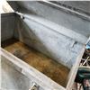 Image 4 : METAL TOOL BOX