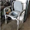 Image 3 : GREY COMMODE ON CASTORS