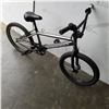 Image 3 : GREY DIAMONDBACK BMX BIKE