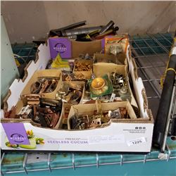 BOX OF COPPER DOOR AND CUPBOARD HARDWARE, AND TRAY OF AUTO TOOLS