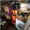 Image 1 : 2 NEW TOILET TISSUE DISPENSERS AND 2 GARDEN SPRAYERS